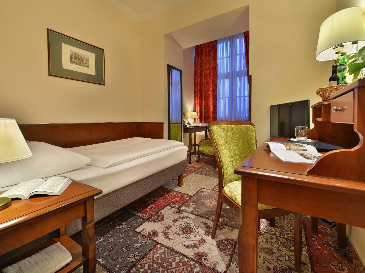 Ea Jeleni Dvur Castle Hotel Prague